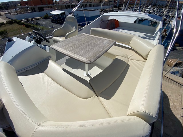 slider 18 Beneteau Antares 42